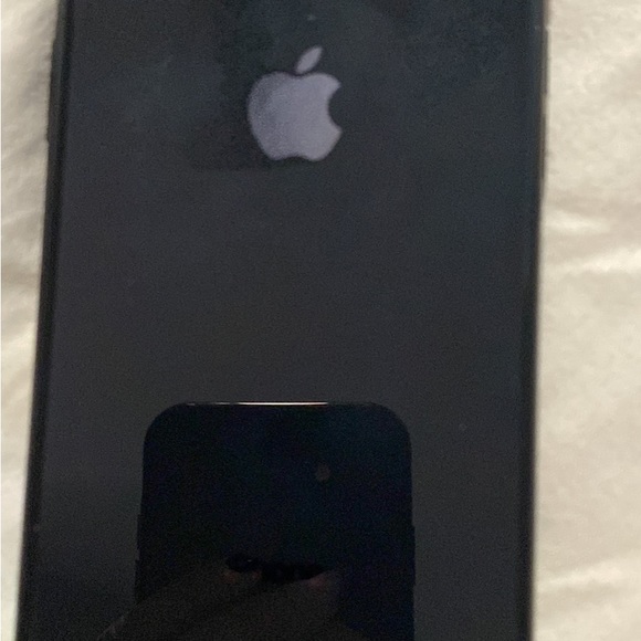 Used but like new IPhone XR selling for 340 - Picture 3 of 7